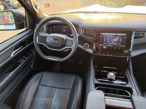 Used 2024 Jeep Wagoneer L Series II w/ Flexible Seating Group image 23