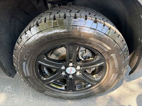 Used 2022 GMC Acadia AT4 w/ Trailering Package AWD/4WD image 12