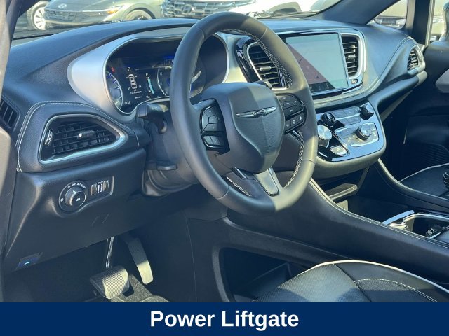 Used 2025 Chrysler Pacifica Limited FWD image 14