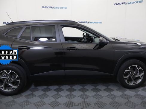 Certified 2025 Chevrolet Trax LT FWD image 5