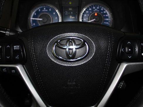 Used 2017 Toyota Sienna Limited Premium image 18