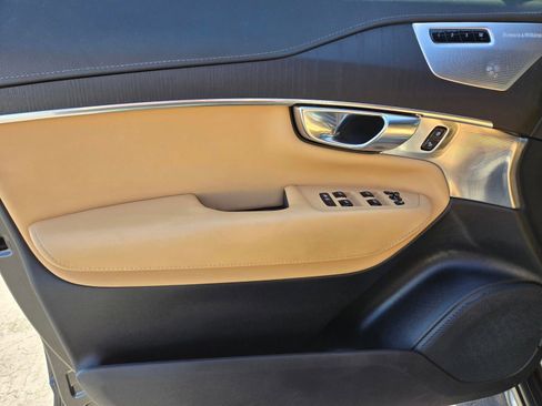 Certified 2023 Volvo XC90 T8 Ultimate AWD/4WD image 19