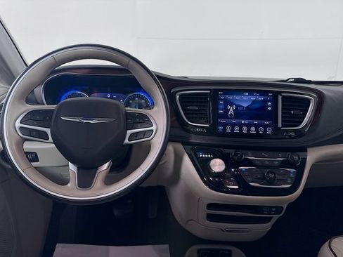 Used 2020 Chrysler Pacifica Limited FWD image 27