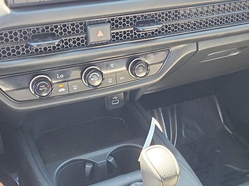 Certified 2023 Honda HR-V LX image 24