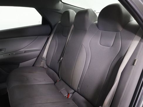 Used 2024 Hyundai Elantra SE FWD image 27