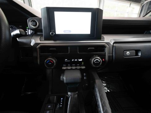Used 2025 Toyota 4Runner SR5 AWD/4WD image 17