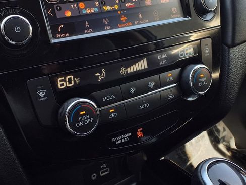 Used 2018 Nissan Rogue SL FWD image 10