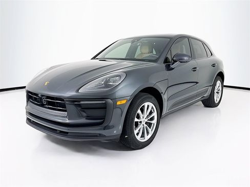 Used 2025 Porsche Macan image 1