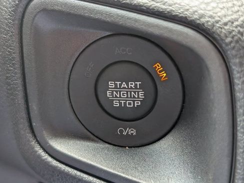 Used 2025 Jeep Gladiator Sport AWD/4WD image 28