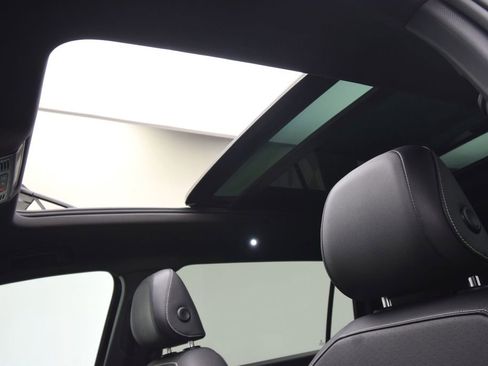 Used 2021 Volkswagen Tiguan SE R-Line image 18