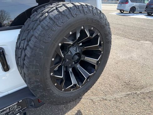 Used 2021 Jeep Wrangler Unlimited Sahara AWD/4WD image 16