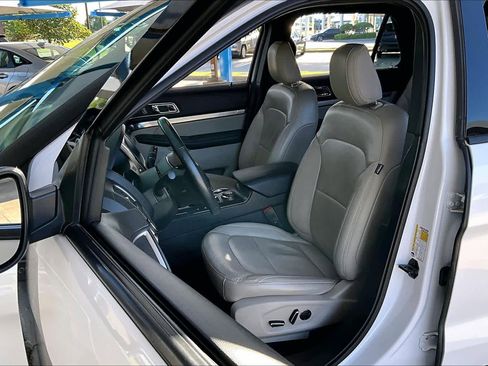 Used 2018 Ford Explorer XLT w/ Equipment Group 202A AWD/4WD image 8