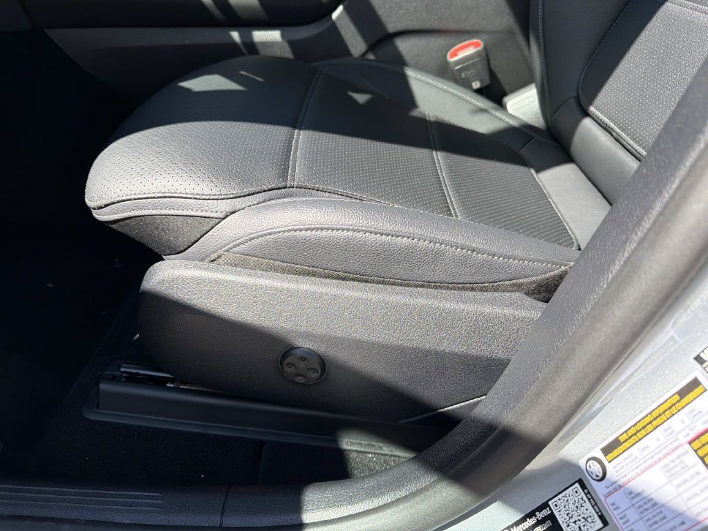 Used 2026 Mercedes-Benz GLC 300 image 17