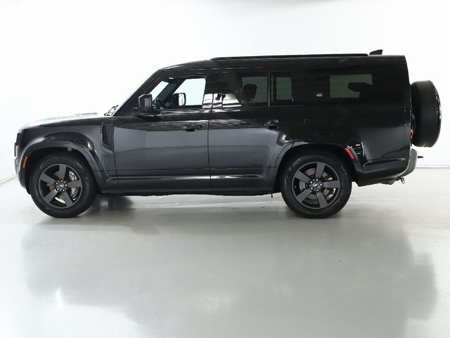 Used 2023 Land Rover Defender 130 X-Dynamic SE AWD/4WD image 4