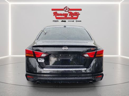 Used 2023 Nissan Altima 2.5 SR w/ SR Premium Package FWD image 4