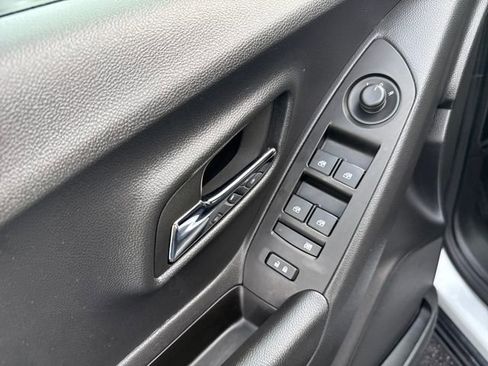 Used 2022 Chevrolet Trax LT w/ LT Convenience Package image 10