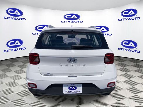 Used 2025 Hyundai Venue SEL FWD image 5