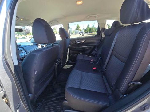Used 2018 Nissan Rogue SV AWD/4WD image 16