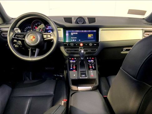 Certified 2025 Porsche Macan image 14