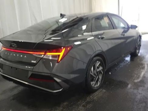 Used 2024 Hyundai Elantra Limited FWD image 4