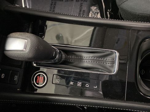 Used 2024 Nissan Kicks SV w/ Interior Electronics Package FWD image 18