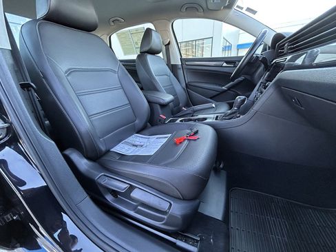 Used 2020 Volkswagen Passat 2.0T R-Line image 20