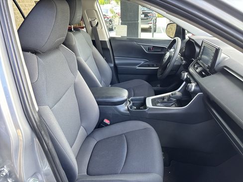 Used 2019 Toyota RAV4 LE w/ Carpet Mat Package FWD image 31
