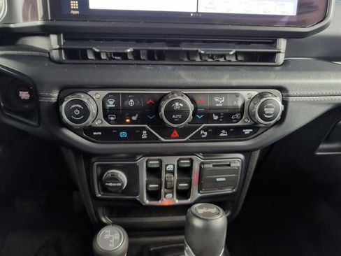 Used 2024 Jeep Wrangler High Altitude AWD/4WD image 26