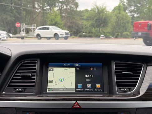 Used 2015 Hyundai Genesis 3.8 RWD image 39