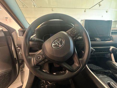 Used 2025 Toyota RAV4 LE image 27