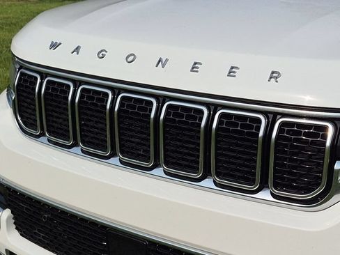 Used 2024 Jeep Wagoneer L Series II w/ Flexible Seating Group AWD/4WD image 36