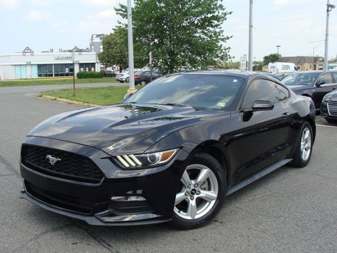 Used 2015 Ford Mustang Coupe image 3