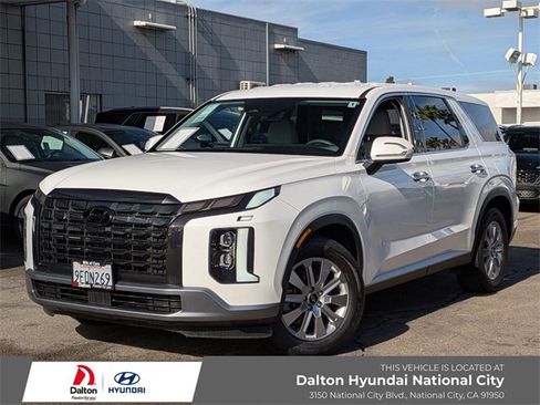 Used 2023 Hyundai Palisade SE image 1