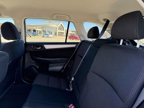 Used 2017 Subaru Outback 2.5i Premium image 16