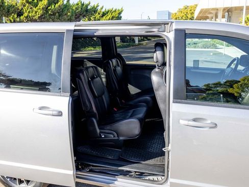 Used 2019 Dodge Grand Caravan GT image 16