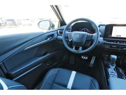 Used 2026 Toyota Camry SE image 6