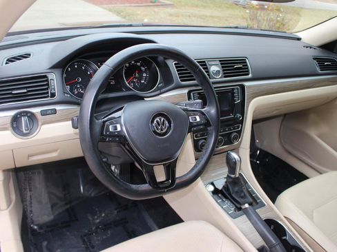 Used 2017 Volkswagen Passat 1.8T SE FWD image 14