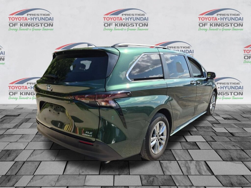 Used 2024 Toyota Sienna XLE w/ XLE Plus Package AWD/4WD image 3