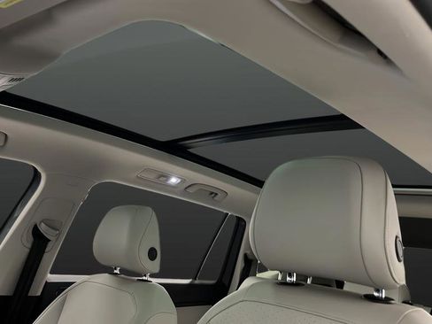 Used 2018 Volkswagen Tiguan SEL image 12