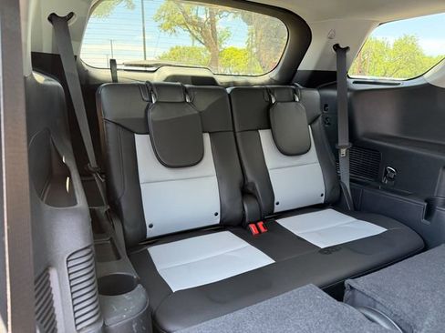 Used 2023 Ford Explorer XLT w/ Equipment Group 202A RWD image 19