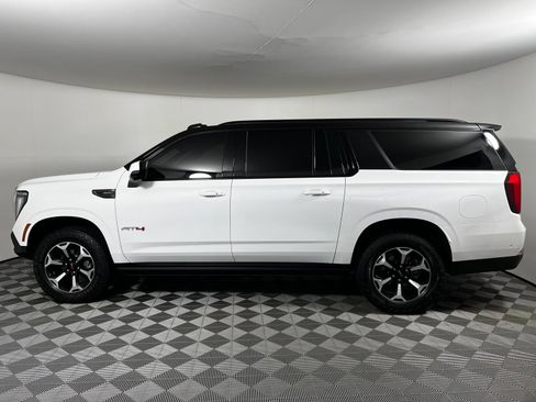 Used 2025 GMC Yukon XL AT4 w/ AT4 Premium Package AWD/4WD image 8