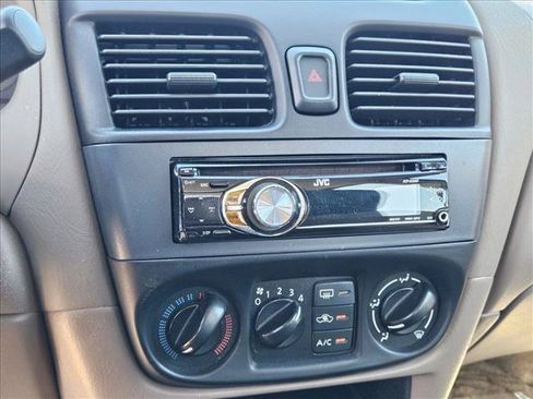 Used 2004 Nissan Sentra S FWD image 13