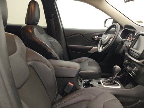 Used 2018 Jeep Cherokee Latitude Plus image 21