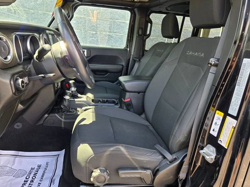 Used 2018 Jeep Wrangler Unlimited Sahara AWD/4WD image 14