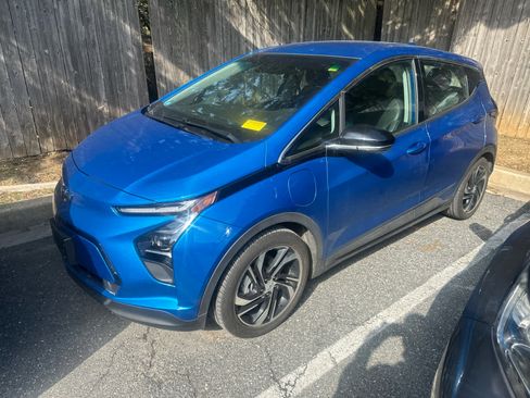 Certified 2023 Chevrolet Bolt LT w/ Infotainment Package image 4