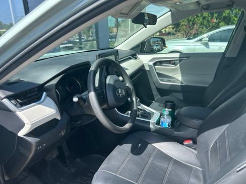 Used 2019 Toyota RAV4 XLE w/ Convenience Package FWD image 7