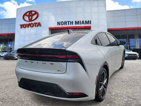 Used 2025 Toyota Prius Limited w/ Limited Premium Package FWD image 4