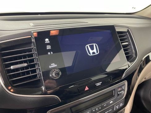 Used 2019 Honda Pilot Touring image 7
