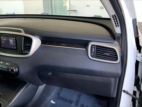 Used 2017 Kia Sorento LX image 19