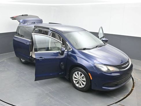 Used 2017 Chrysler Pacifica Touring w/ Tire & Wheel Group FWD image 51